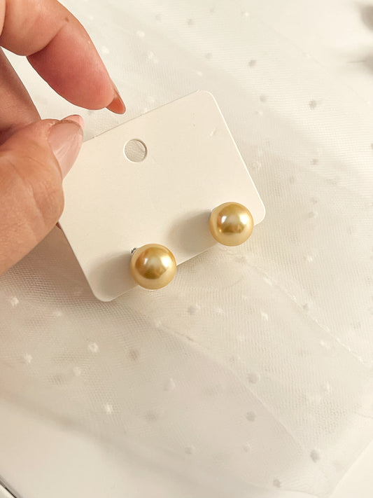 Cute pearl ear studs